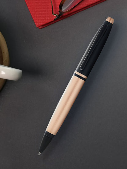 Penna a sfera Calais™ placcata in oro rosa spazzolato e laccata nera